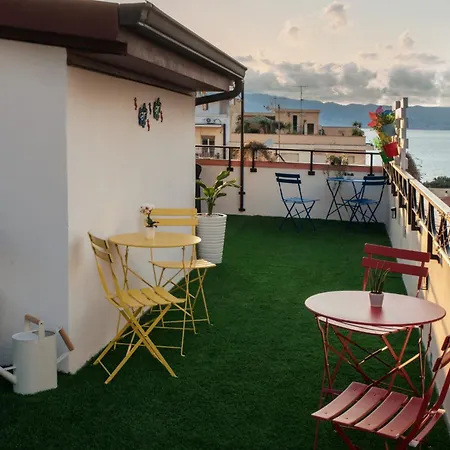 Alojamento de Acomodação e Pequeno-almoço Fuori Squadro - In Centro Con Terrazza Relax Vista Mare 3*