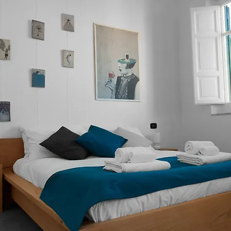 Fuori Squadro - In Centro Con Terrazza Relax Vista Mare 3*