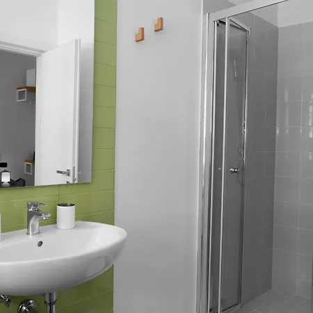 לינה וארוחת בוקר Fuori Squadro - In Centro Con Terrazza Relax Vista Mare 3*