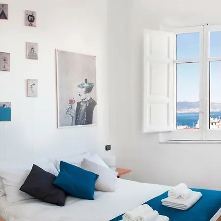 Fuori Squadro - In Centro Con Terrazza Relax Vista Mare לינה וארוחת בוקר 3*