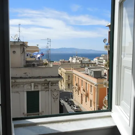 Bed & Breakfast Fuori Squadro - In Centro Con Terrazza Relax Vista Mare Reggio Calabria