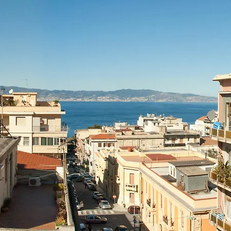 Fuori Squadro - In Centro Citta - Terrazza Relax Vista Mare 3* Реджо-ди-Калабрия