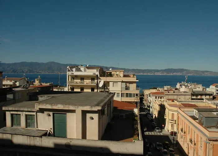 Fuori Squadro - In Centro Citta - Terrazza Relax Vista Mare Bed and breakfast